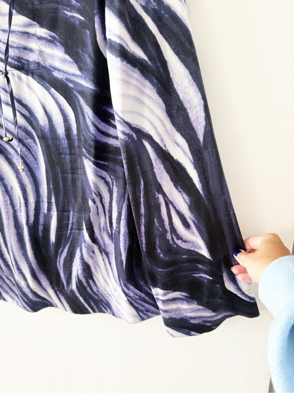 St. John Satin Silk Abstract Marble Print Long Sleeve Blouse Size Medium (M) - Picture 6 of 10